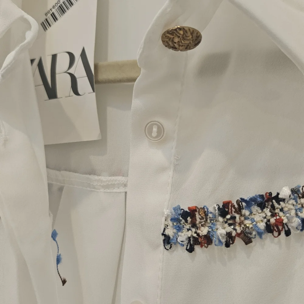 🔥NWT Zara embellished, textured, white blouse size XS